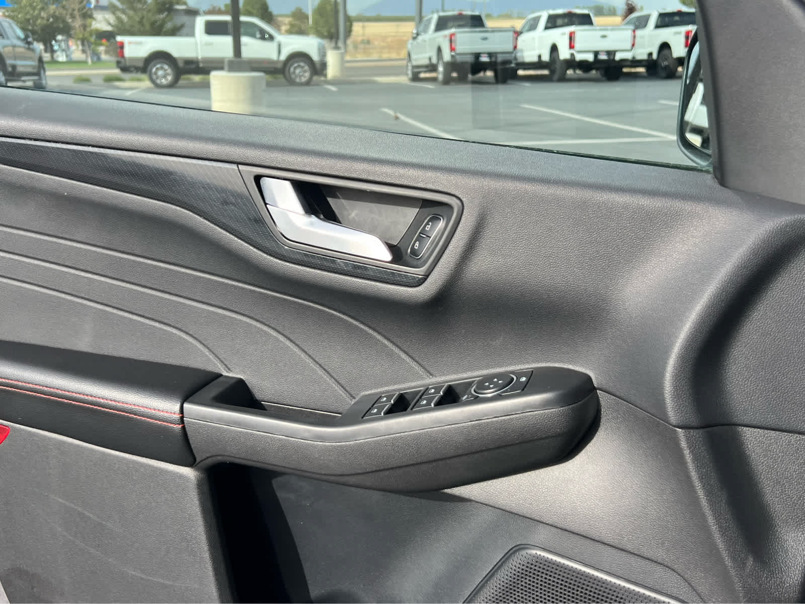 Used 2025 Ford Escape ST-Line Select AWD/4WD image 32