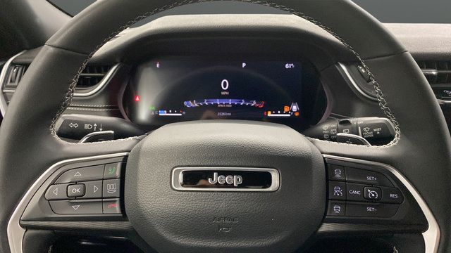 Used 2023 Jeep Grand Cherokee Altitude AWD/4WD image 16