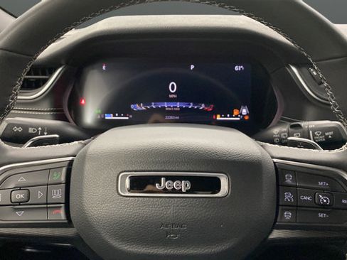 Used 2023 Jeep Grand Cherokee Altitude AWD/4WD image 16