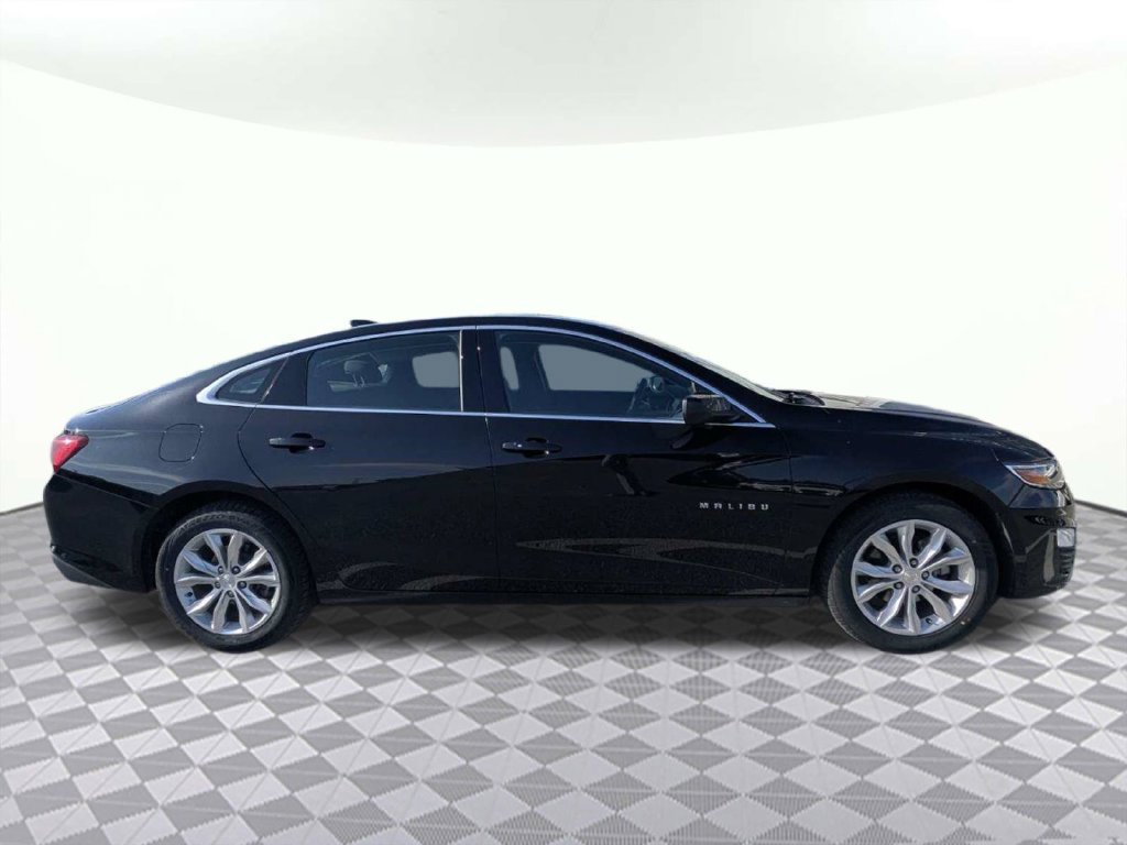 Used 2024 Chevrolet Malibu LT FWD image 2