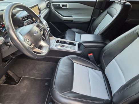 Used 2023 Ford Explorer XLT w/ Equipment Group 202A RWD image 11