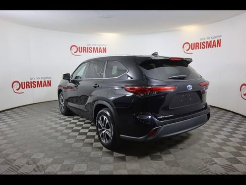 Used 2023 Toyota Highlander XLE image 7