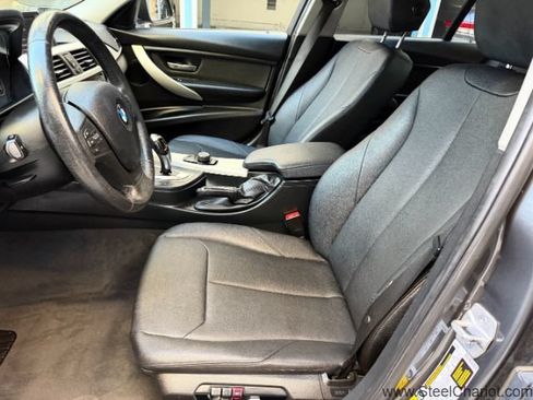 Used 2018 BMW 320i Sedan RWD image 9