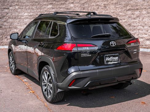 Used 2023 Toyota Corolla Cross XLE w/ Convenience Package image 9