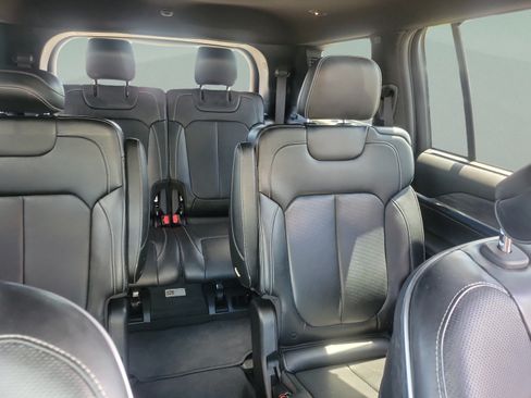 Used 2022 Jeep Grand Cherokee L Overland w/ Luxury Tech Group IV AWD/4WD image 10