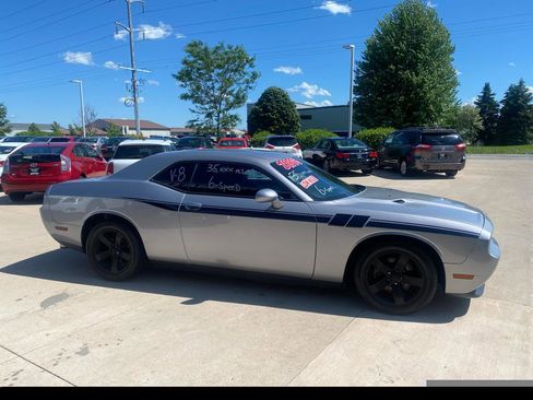 Used 2014 Dodge Challenger R/T Plus image 2