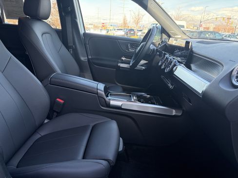 Certified 2025 Mercedes-Benz GLB 250 4MATIC image 32