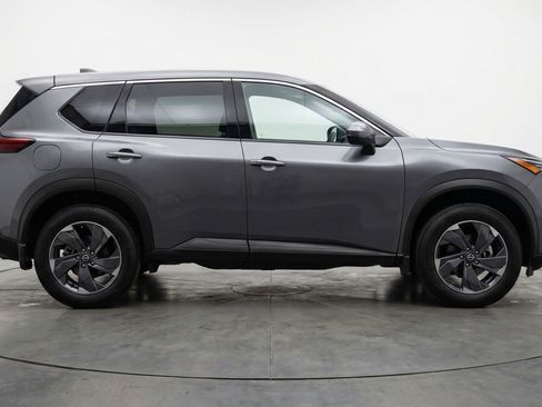 Used 2025 Nissan Rogue SV FWD image 11