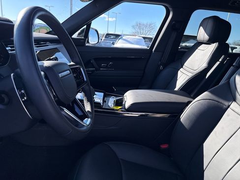 Used 2025 Land Rover Range Rover Sport SE image 12