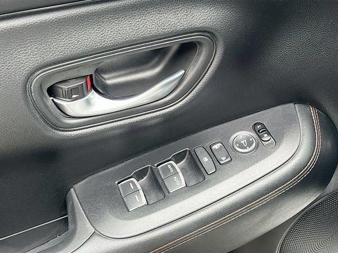 Used 2024 Honda HR-V Sport image 17