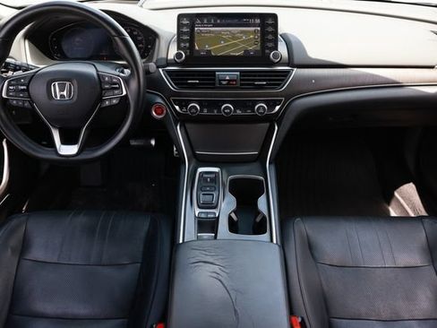Used 2018 Honda Accord Touring image 2