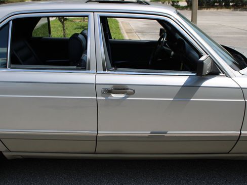 Used 1990 Mercedes-Benz 300 SE image 34