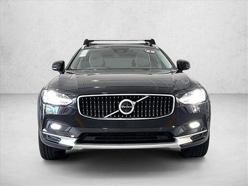 Used 2025 Volvo V90 B6 Cross Country Plus w/ Protection Package Premier AWD/4WD image 3
