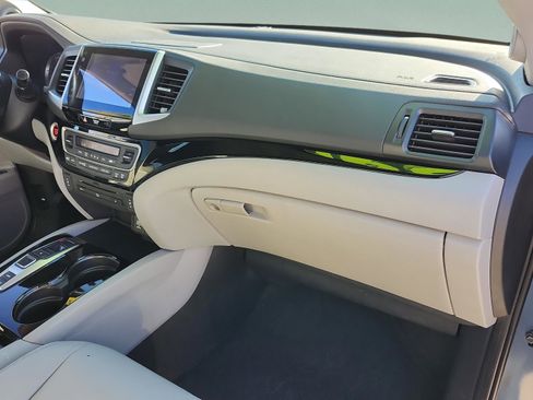 Used 2016 Honda Pilot Touring image 17