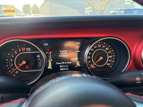 Used 2023 Jeep Gladiator Rubicon w/ Cold Weather Group image 17