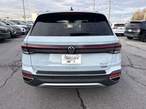 New 2026 Volkswagen Taos SEL image 5