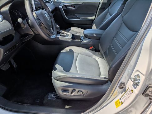 Used 2025 Toyota RAV4 XLE Premium FWD image 11