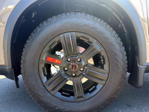 Used 2025 Nissan Rogue SV AWD/4WD image 9