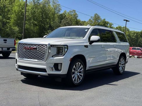 Used 2023 GMC Yukon XL Denali AWD/4WD image 27