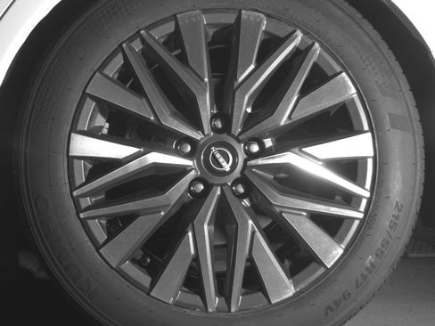 Used 2025 Nissan Altima 2.5 SV image 14