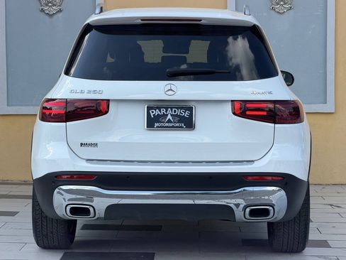 Used 2025 Mercedes-Benz GLB 250 4MATIC w/ Exclusive Package image 5