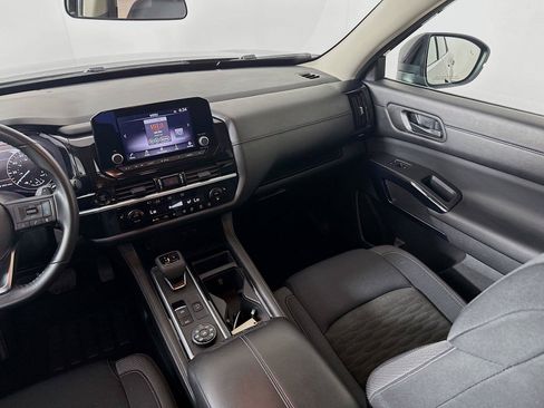 Used 2025 Nissan Pathfinder SV AWD/4WD image 24