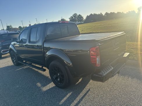 Used 2021 Nissan Frontier SV w/ Midnight Edition Floor Mats image 8