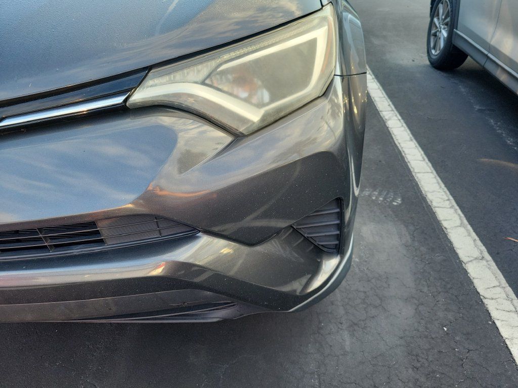 Used 2018 Toyota RAV4 LE FWD image 6