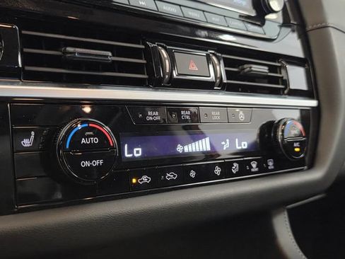 Used 2025 Nissan Pathfinder SL w/ SL Premium Package FWD image 19