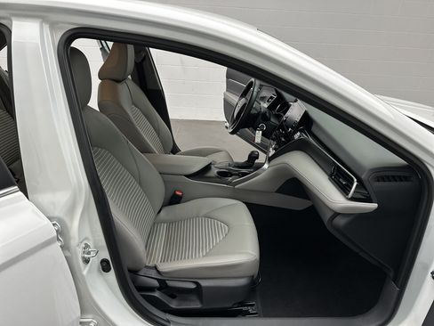 Used 2024 Toyota Camry SE image 20