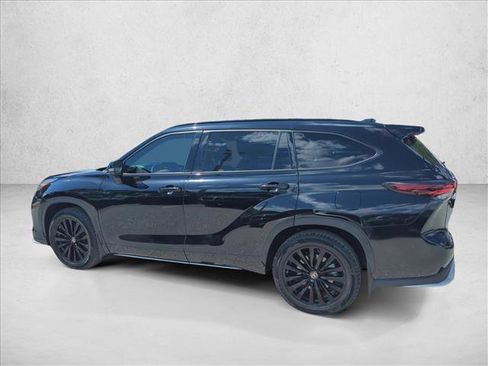 Certified 2024 Toyota Highlander XSE FWD image 6