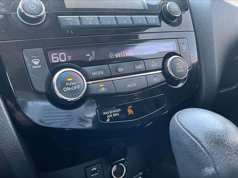 Used 2014 Nissan Rogue SV w/ SV Moonroof Package FWD image 34