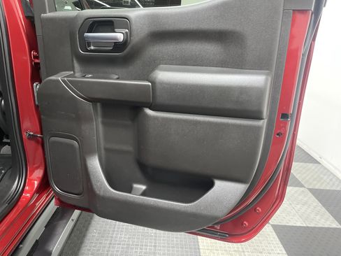 Used 2019 Chevrolet Silverado 1500 Custom Trail Boss w/ Custom Convenience Package image 18