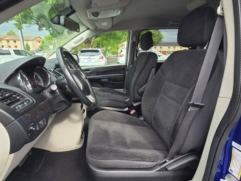 Used 2019 Dodge Grand Caravan SE w/ UConnect Hands-Free Group FWD image 13