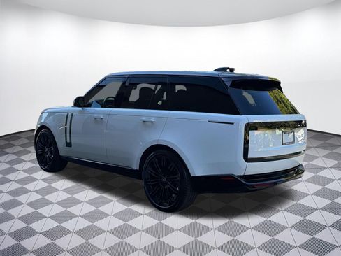 Used 2024 Land Rover Range Rover SE AWD/4WD image 3