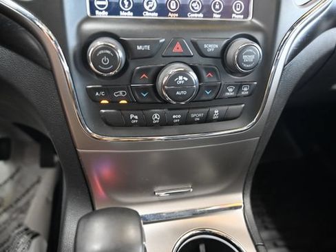 Used 2018 Jeep Grand Cherokee Altitude AWD/4WD image 18
