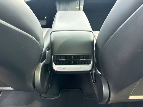 Used 2024 Tesla Model Y Long Range AWD/4WD image 12