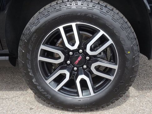 Used 2023 GMC Yukon AT4 w/ AT4 Premium Package AWD/4WD image 27
