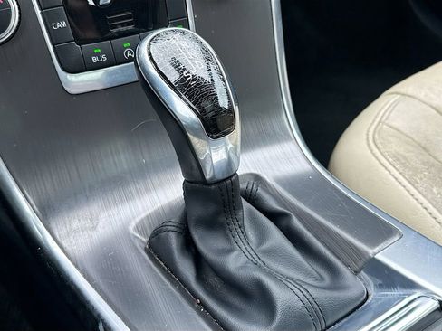 Used 2016 Volvo XC60 T6 w/ Proximity Package image 18