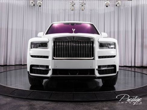 Used 2022 Rolls-Royce Cullinan AWD/4WD image 3
