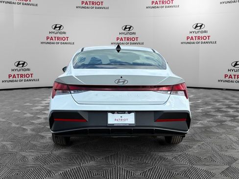 New 2026 Hyundai Elantra SE image 4