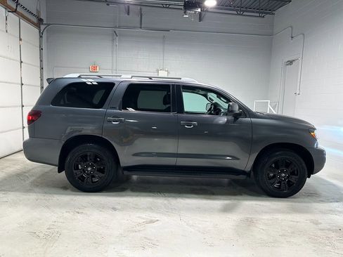 Used 2018 Toyota Sequoia SR5 image 2