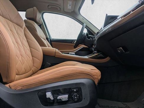 Used 2024 BMW X7 xDrive40i w/ Premium Package image 23