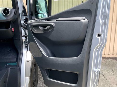 Used 2025 Mercedes-Benz Sprinter 2500 image 10