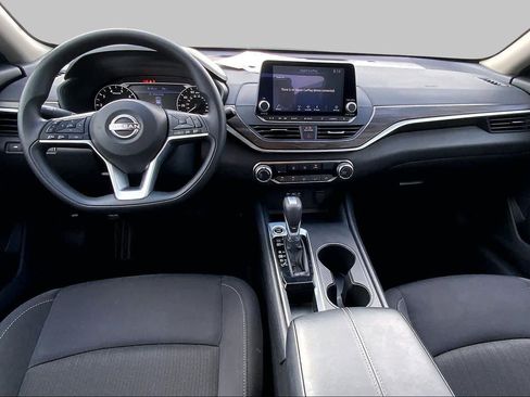 Used 2025 Nissan Altima 2.5 SV FWD image 16