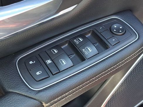 Used 2019 RAM 1500 Laramie image 17