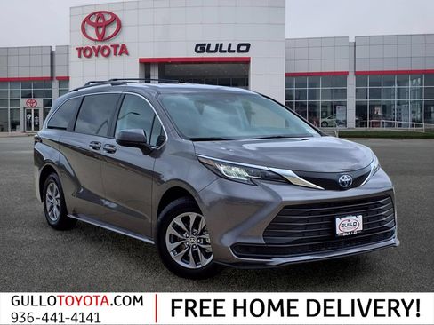 Certified 2023 Toyota Sienna LE FWD image 1