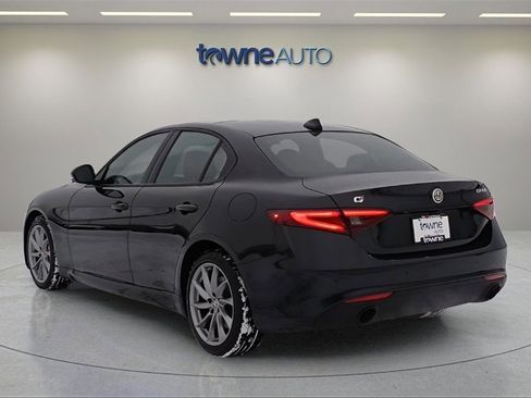 Used 2022 Alfa Romeo Giulia Sprint image 3
