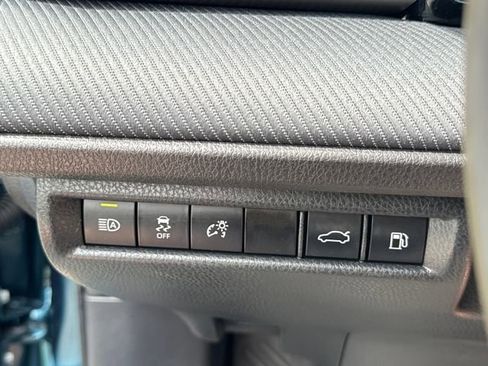 Used 2025 Toyota Camry SE FWD image 25