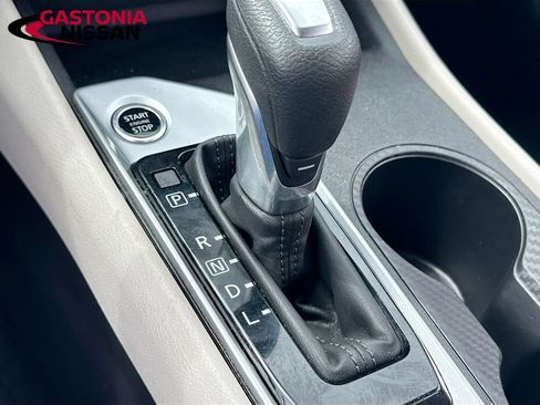 Used 2025 Nissan Altima 2.5 SV FWD image 22